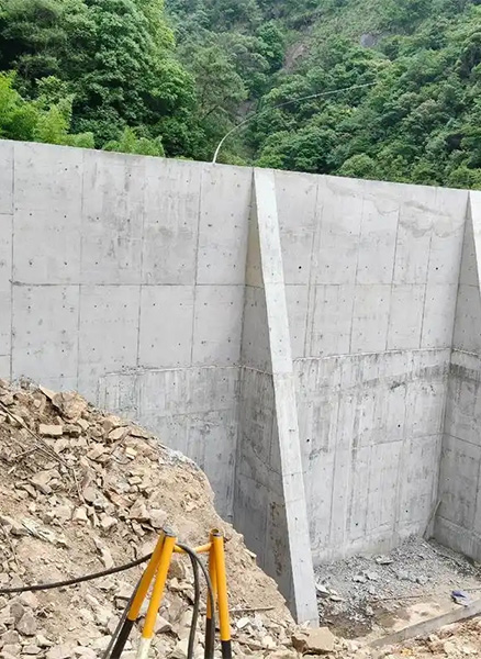 镇江丹阳重力式挡土墙